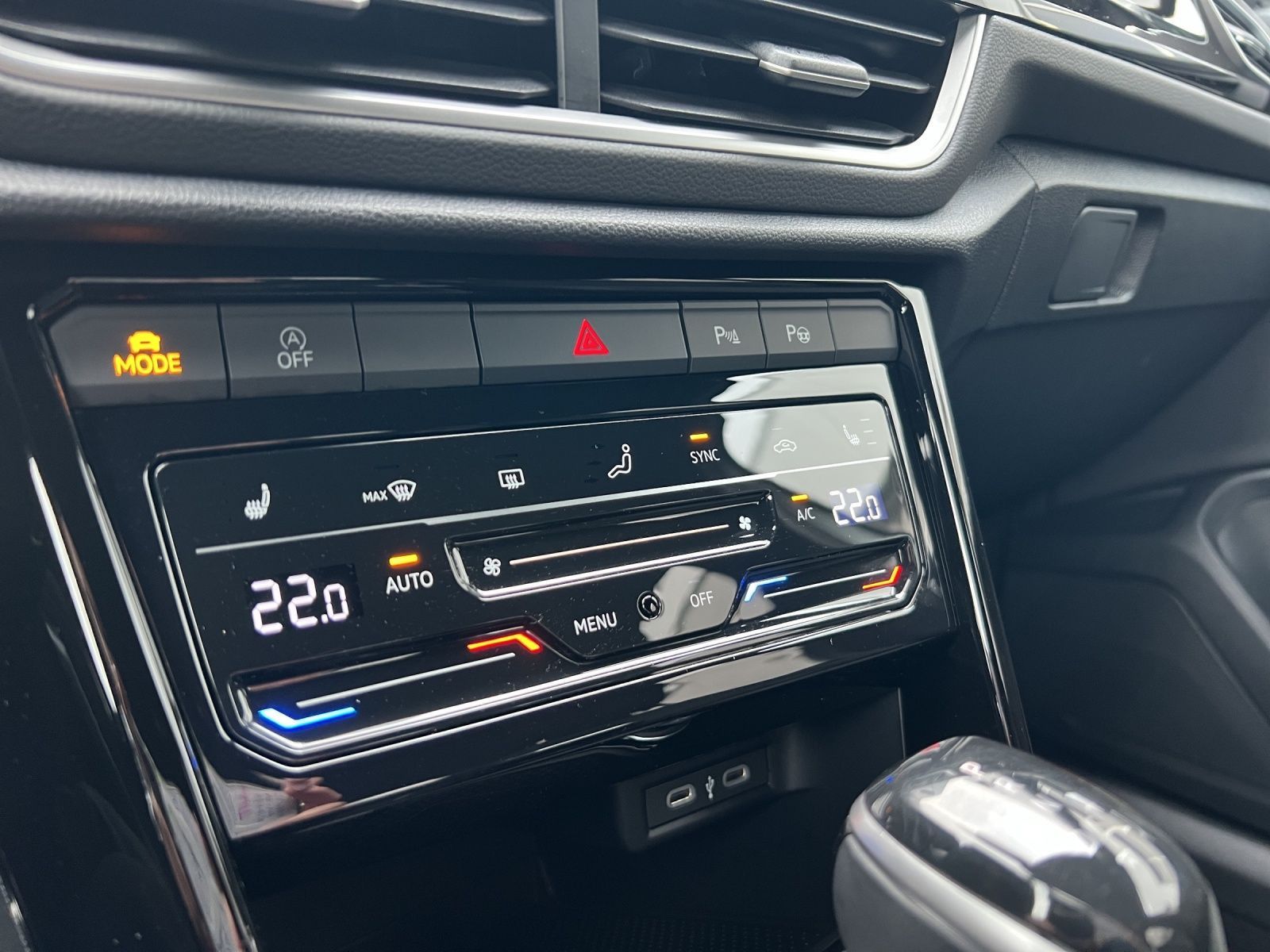 T-Roc R-Line 1.5 TSI DSG LED*Navi*ACC