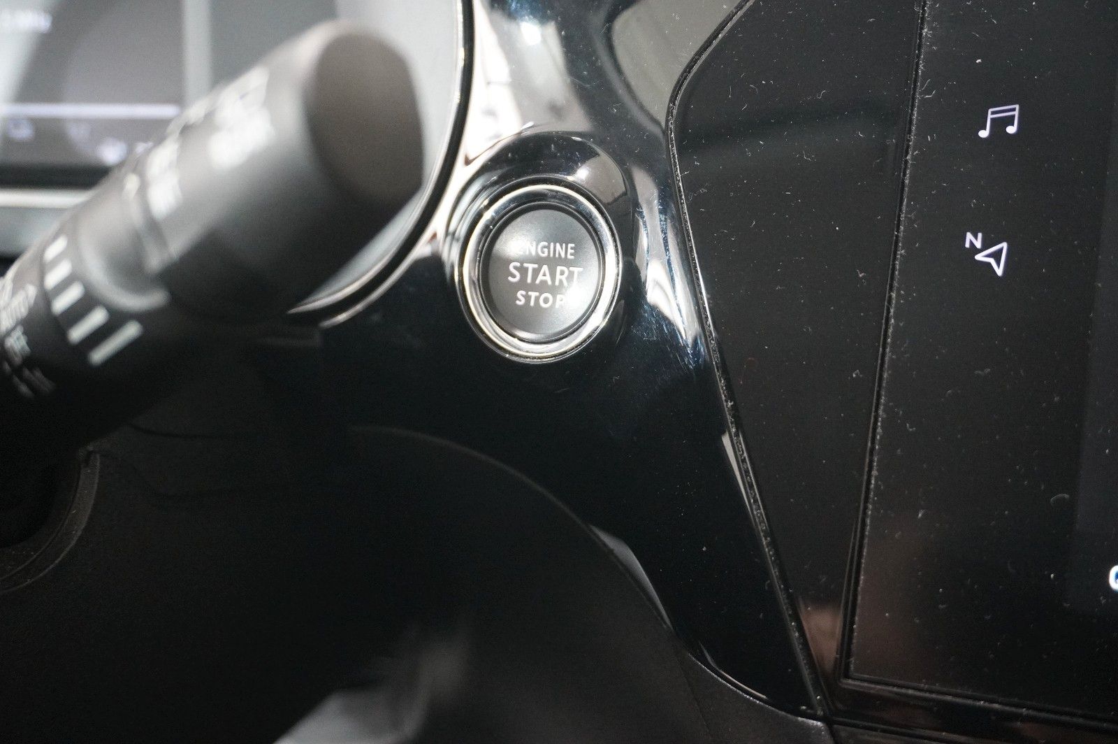 Fahrzeugabbildung Opel Corsa-e F EDITION 7KW NAVI/VIRT/TEMP/DAB/WÄRMEP.