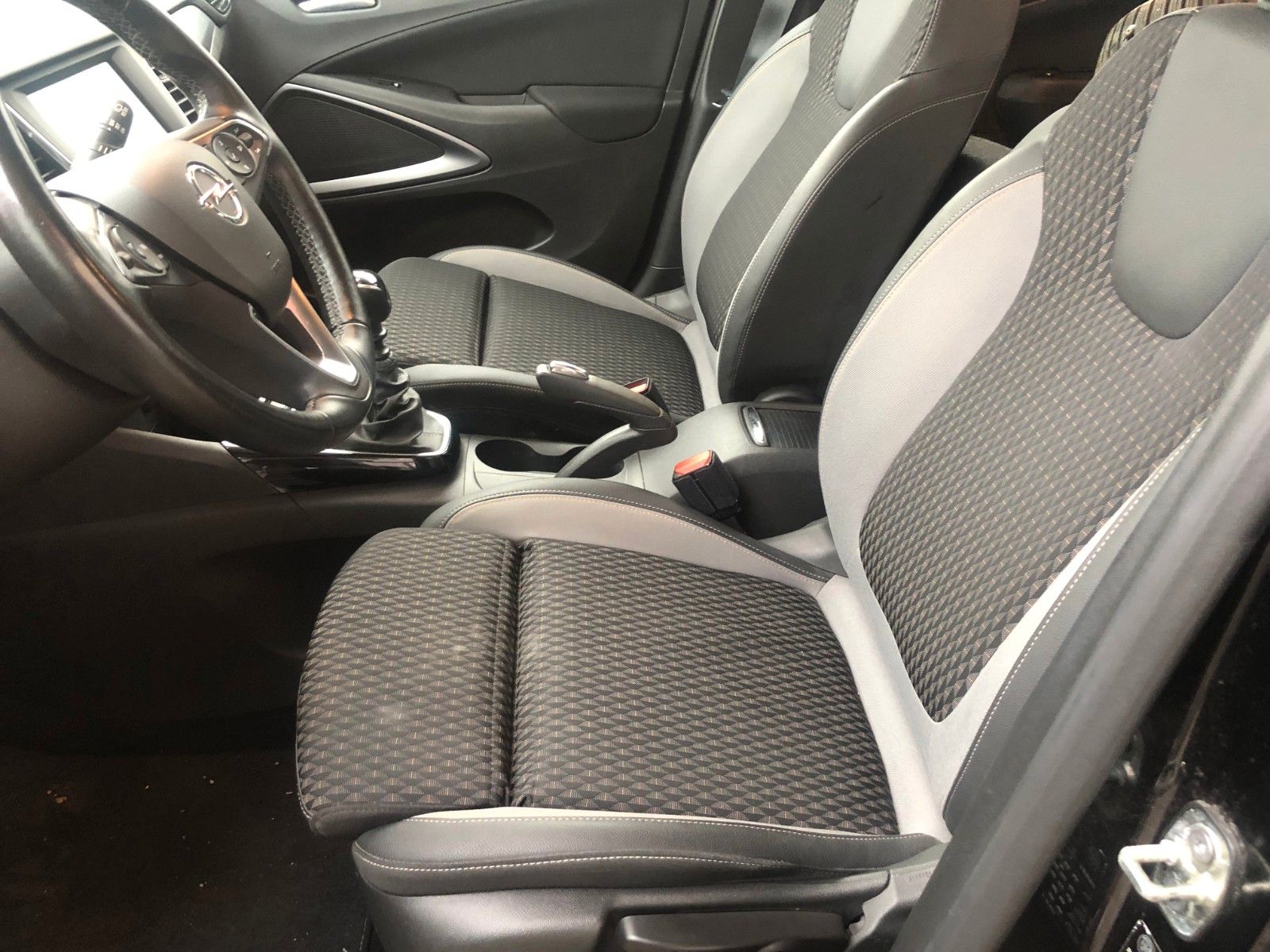 Fahrzeugabbildung Opel Crossland (X) Edition