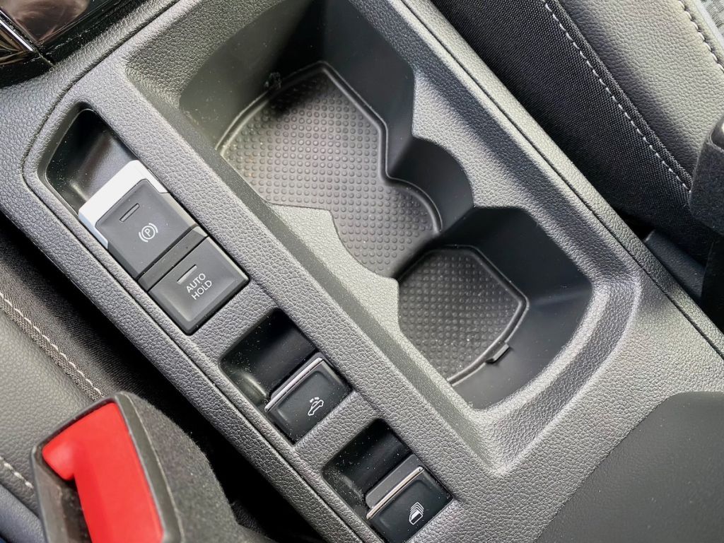 Fahrzeugabbildung Volkswagen T-Roc Cabriolet 1.5 DSG R-Line AAC GJR AHK NAVI