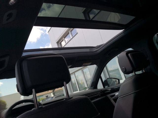 Fahrzeugabbildung Volkswagen Touareg 3.0 V6 TDI 4MOTION Aut. R-Line AHK HUD N