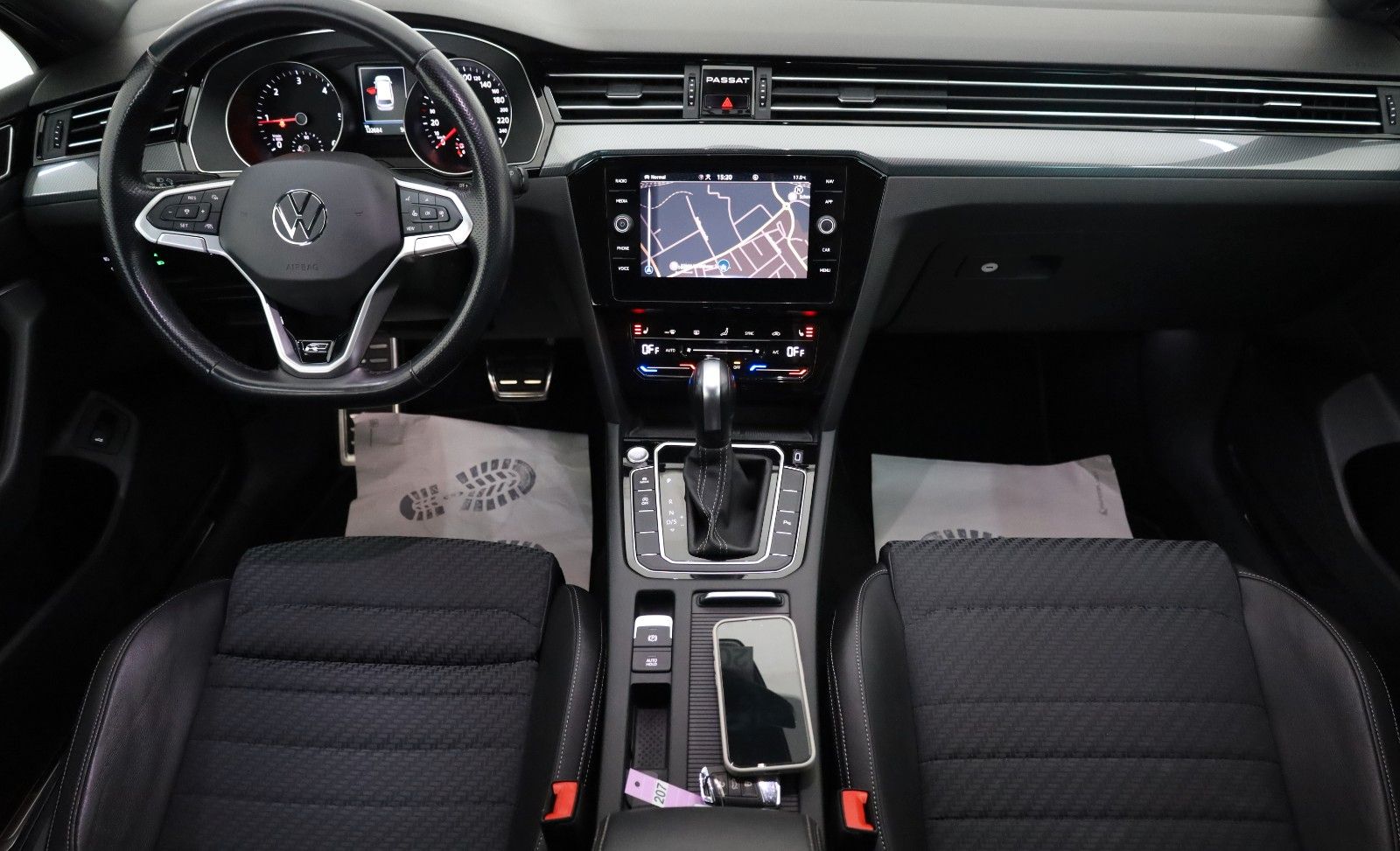 Fahrzeugabbildung Volkswagen Passat Variant R Line TLeder,Navi,LED,ACC,Kamera