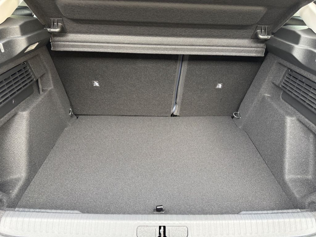 Fahrzeugabbildung Citroën C4 Hybrid 145 COLLECTION + Winter Paket