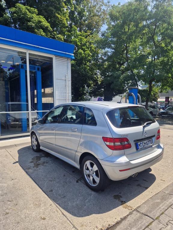 Mercedes-Benz B 200