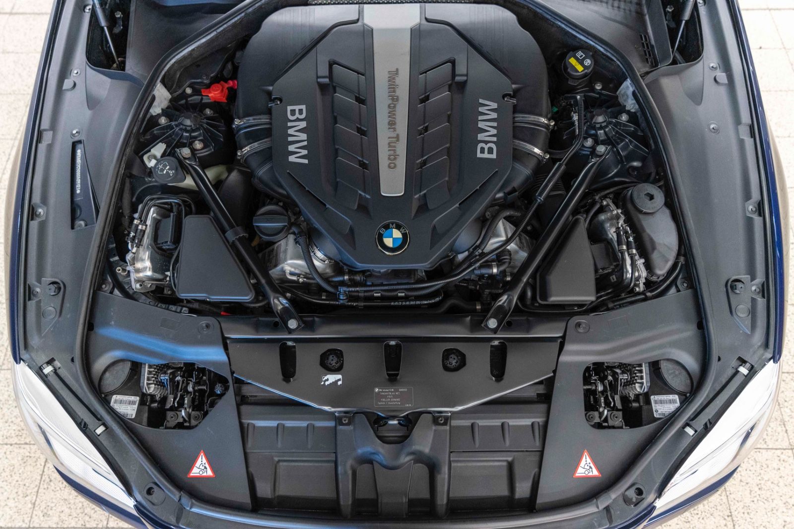 Fahrzeugabbildung BMW 650i xDrive Coupé INDIVIDUAL H&K LED KAM TOTW