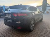 Jaguar F-Pace F-PACE Prestige - blaue Jaguar F-Pace