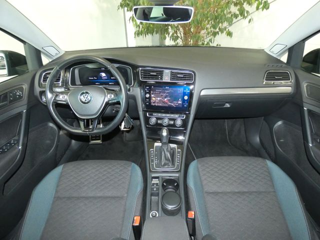 Golf VII 2.0 TDI IQ.DRIVE R-LINE DSG ACC STHZ
