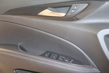 Fotografie des Opel Insignia Sports Tourer 2.0 Diesel Aut. Business