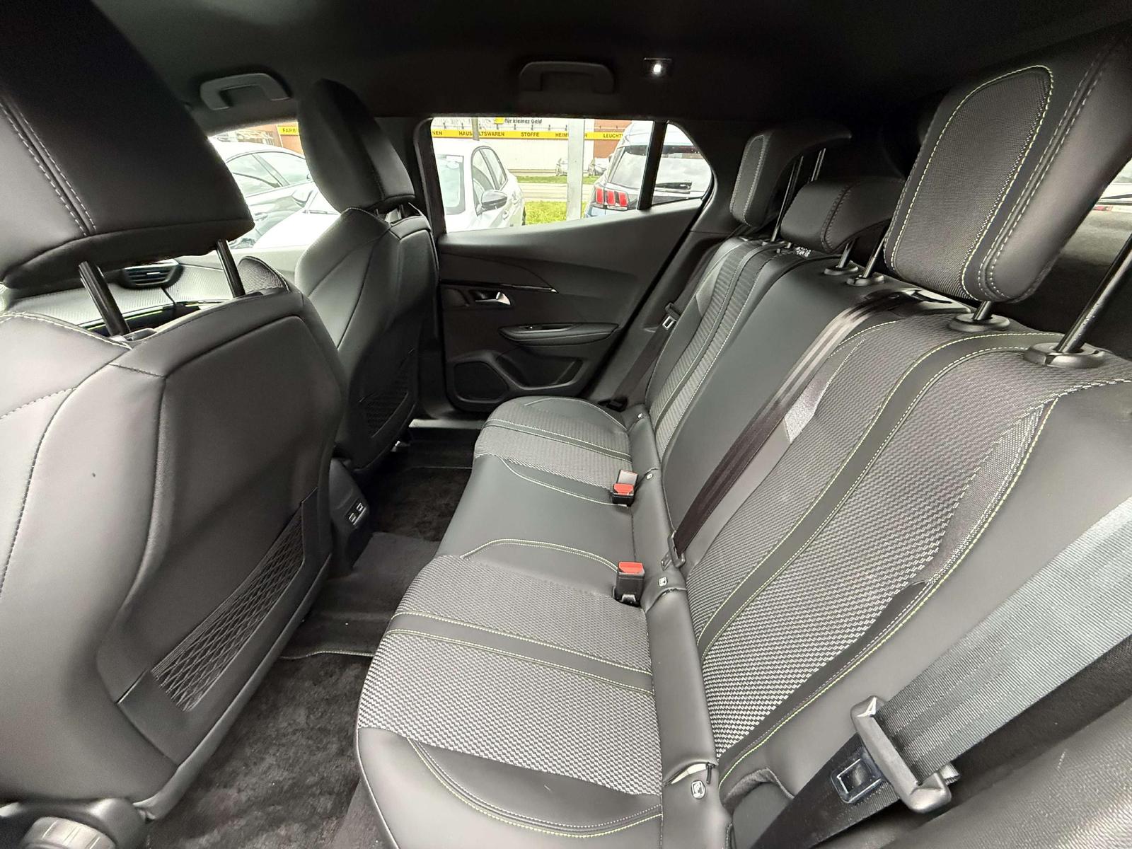 Peugeot 2008 Hybrid 145 GT