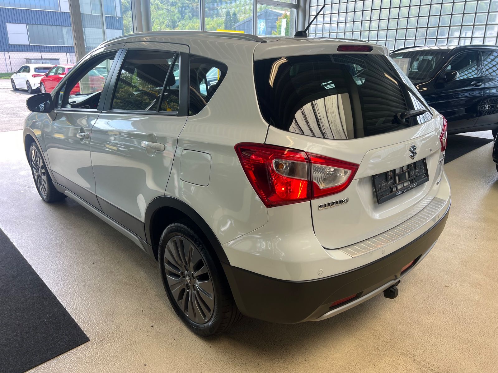 Fahrzeugabbildung Suzuki SX4 S-Cross Comfort+ 4x4 *PANO*LEDER*