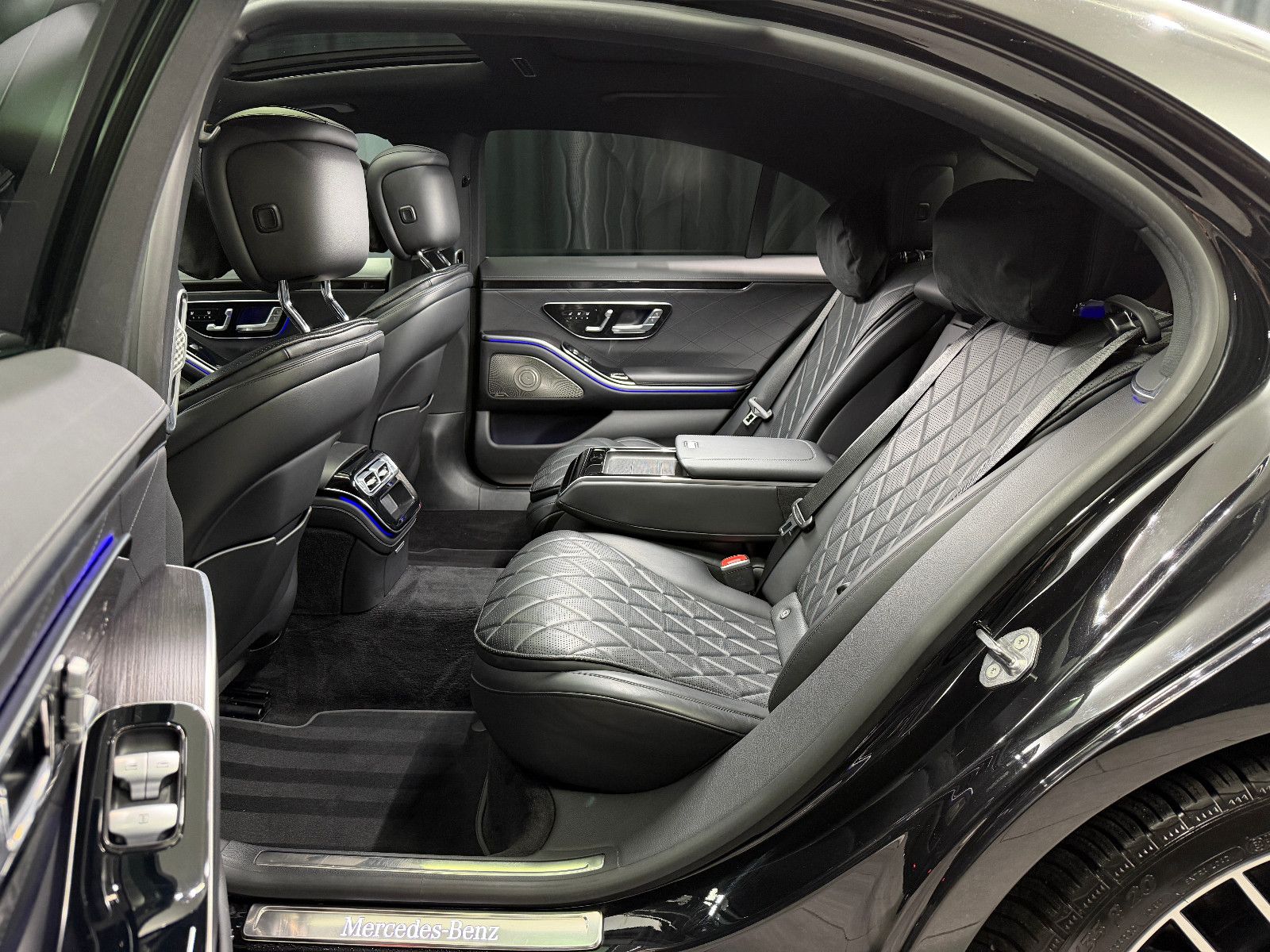 Fahrzeugabbildung Mercedes-Benz S 400 d Limousine L 4Matic|Burmester|MASSAGE|HuD