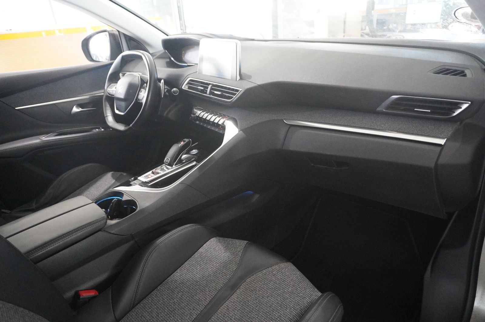 Fahrzeugabbildung Peugeot 5008 1.6D ALLURE 7-SITZER NAVI/KAMERA/SHZ/SPORT