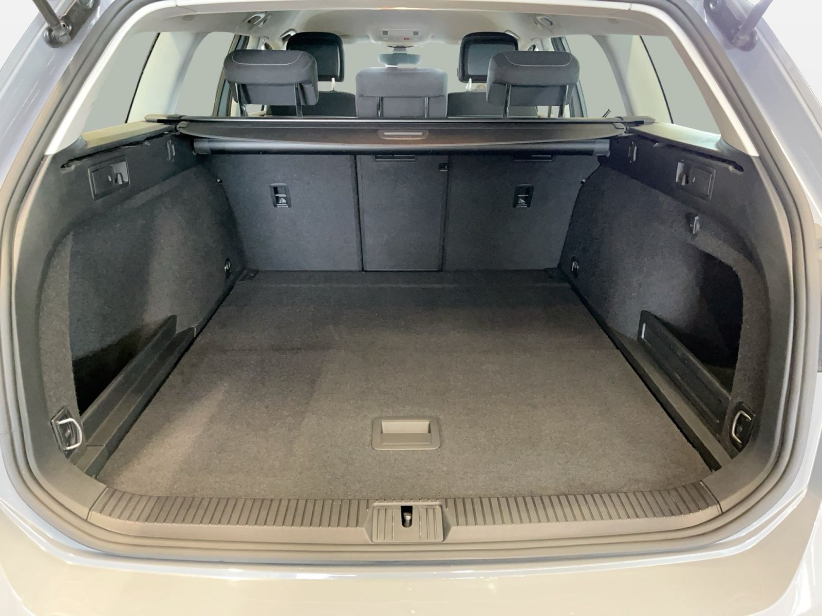 Volkswagen Passat Variant - Bild 12