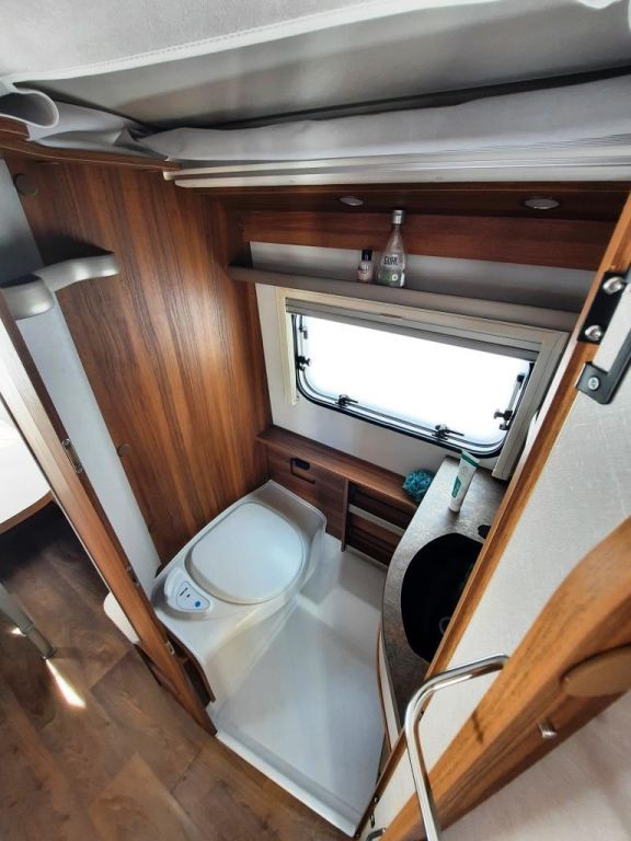 Fahrzeugabbildung HYMER / ERIBA / HYMERCAR Touring 560 Top Ausstattung  / 1.Hand