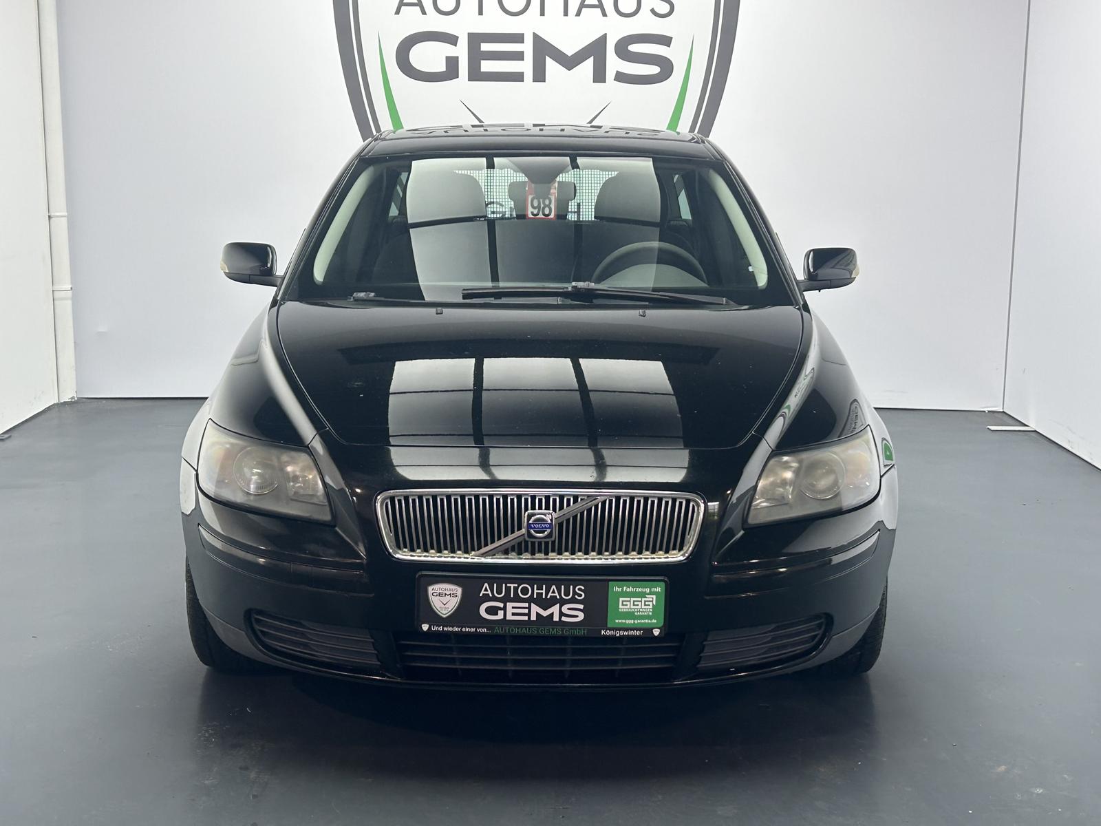 Volvo V50 2005 — rear view
