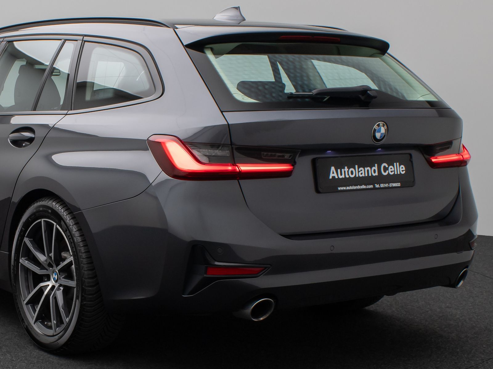 Fahrzeugabbildung BMW 330d xD Panorama DAB HiFi Stop&Go PDC AHK Sport