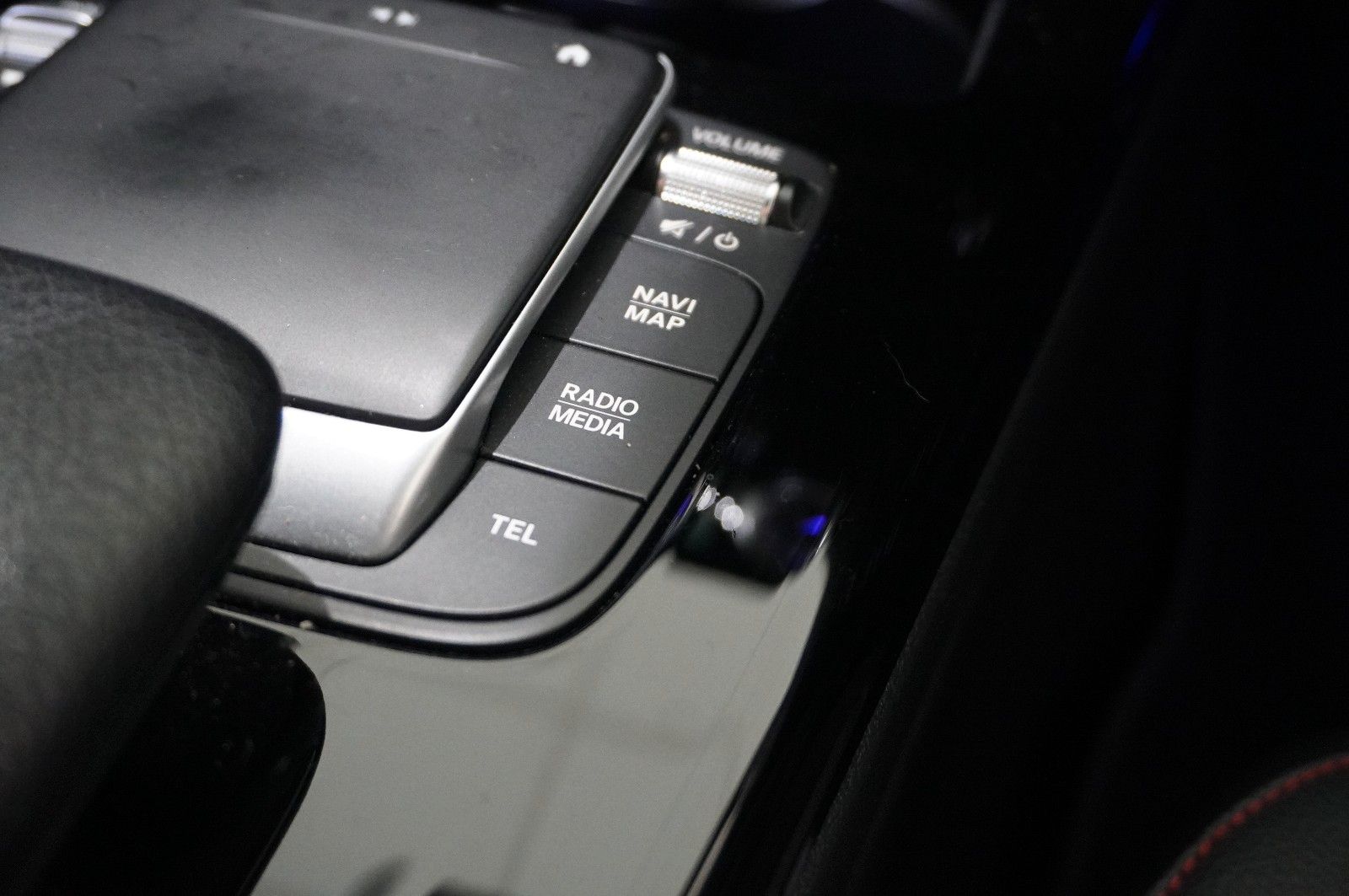 Fahrzeugabbildung Mercedes-Benz A 180 AMG LINE 7G-DCT NAVI/LED/VIRT./KAMERA/DAB+