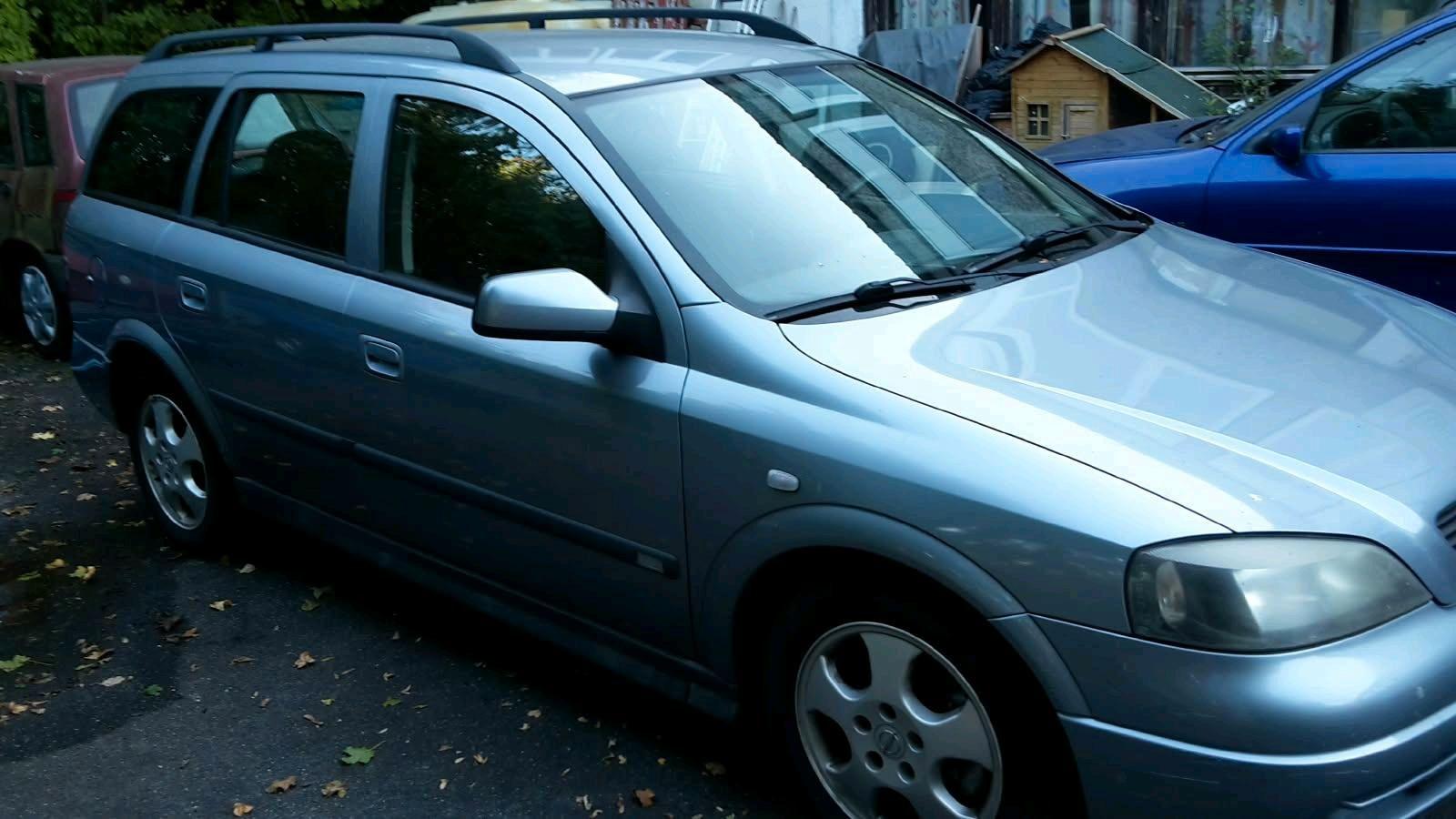 Opel Astra 2004 — rear view