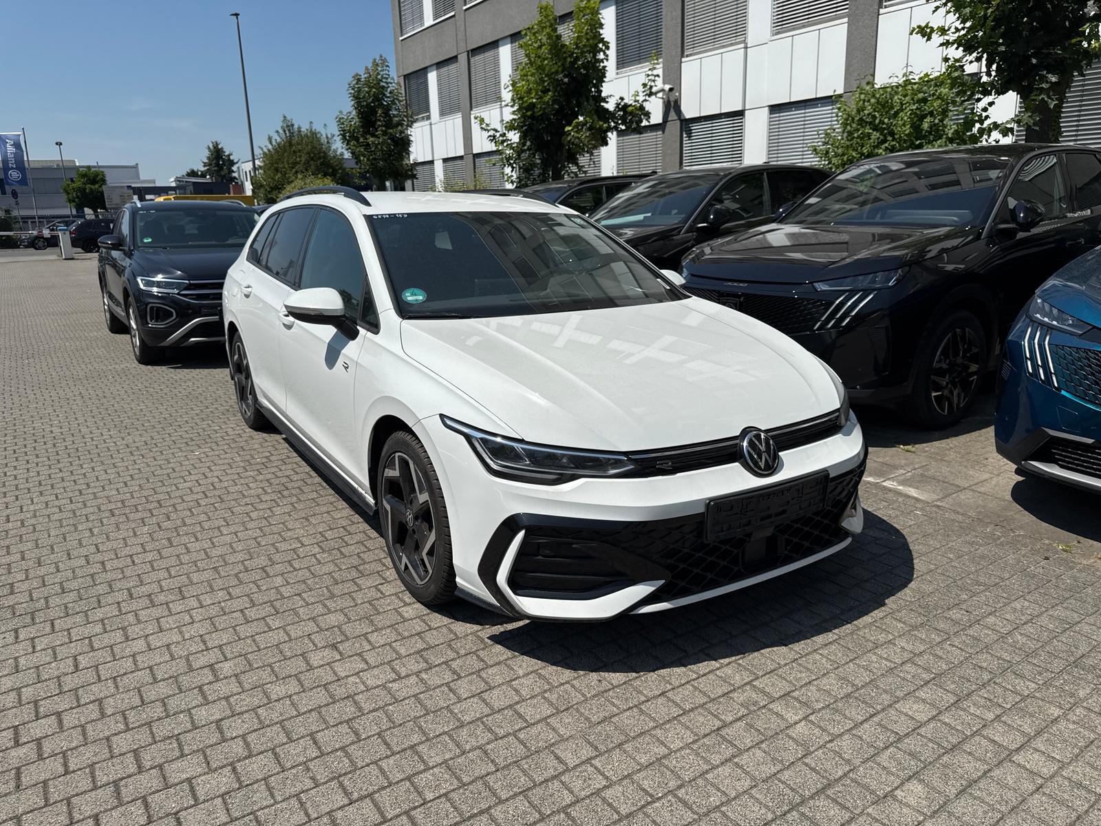 Volkswagen Golf 1.5 eTSI R-Line DSG Multimedia+Lenk/SHZ+R-K