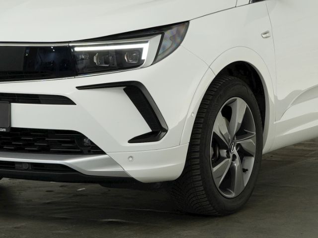 Grandland ELEGANCE AT+LED MATRIX+NAVI+360 GRAD K