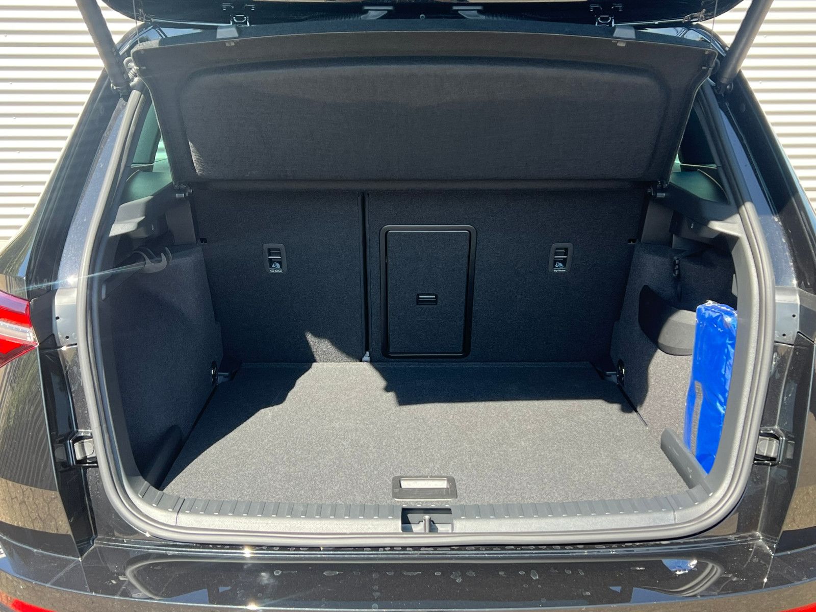 Fahrzeugabbildung SKODA Karoq Sportline 1.5 TSI DSG Navi Tempomat Kamera