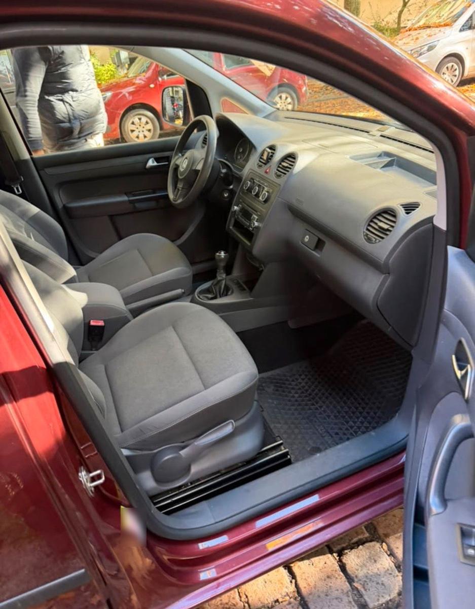 Volkswagen Caddy 2011 — engine 105 HP (77kW)