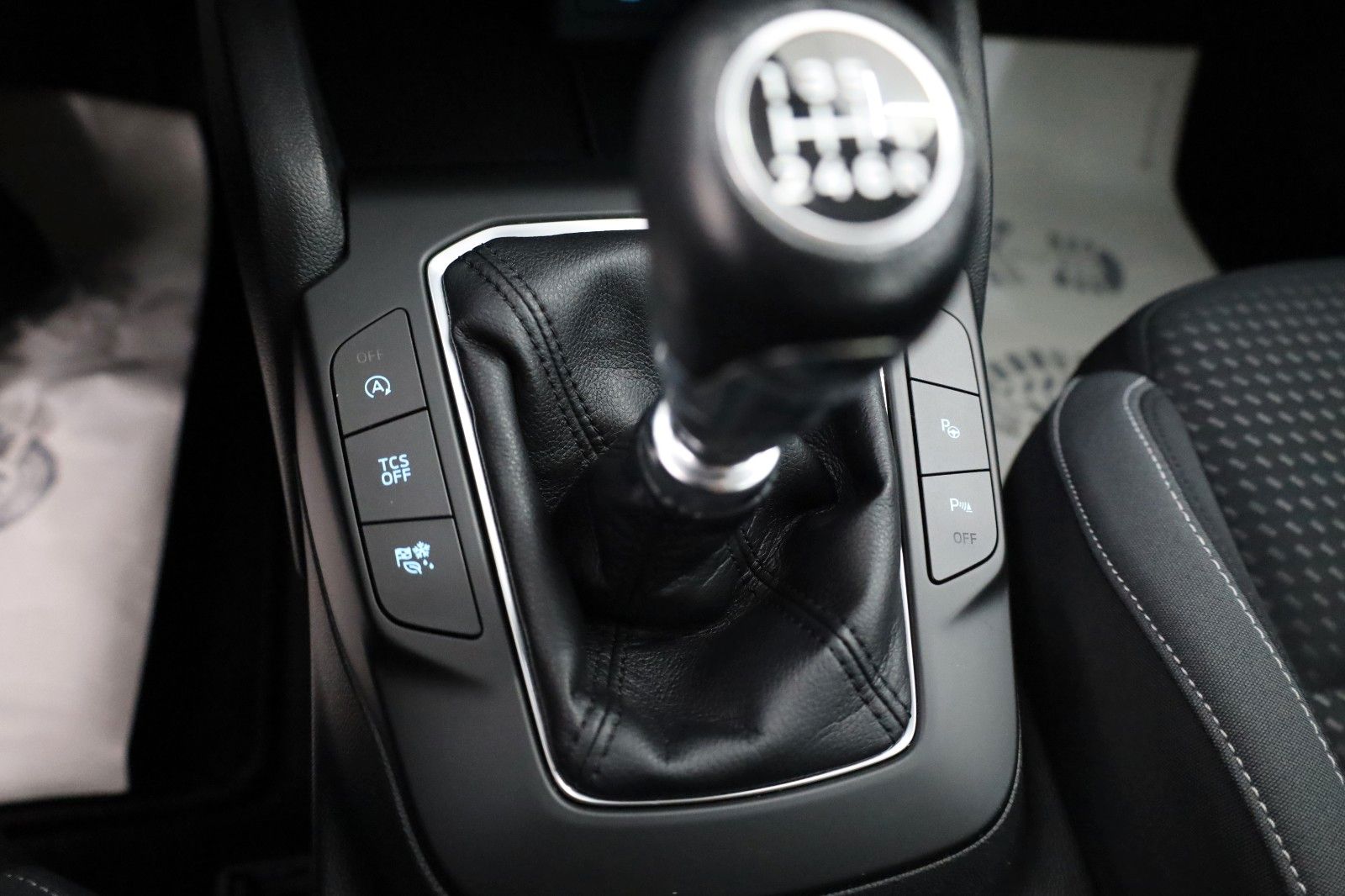 Fahrzeugabbildung Ford Focus Lim. Cool & Connect Navi,SH,Kamera,SR+WR