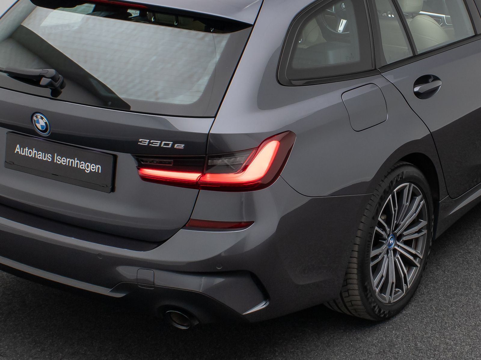 Fahrzeugabbildung BMW 330e xD M Sport DAB Memory AHK HUD Individual