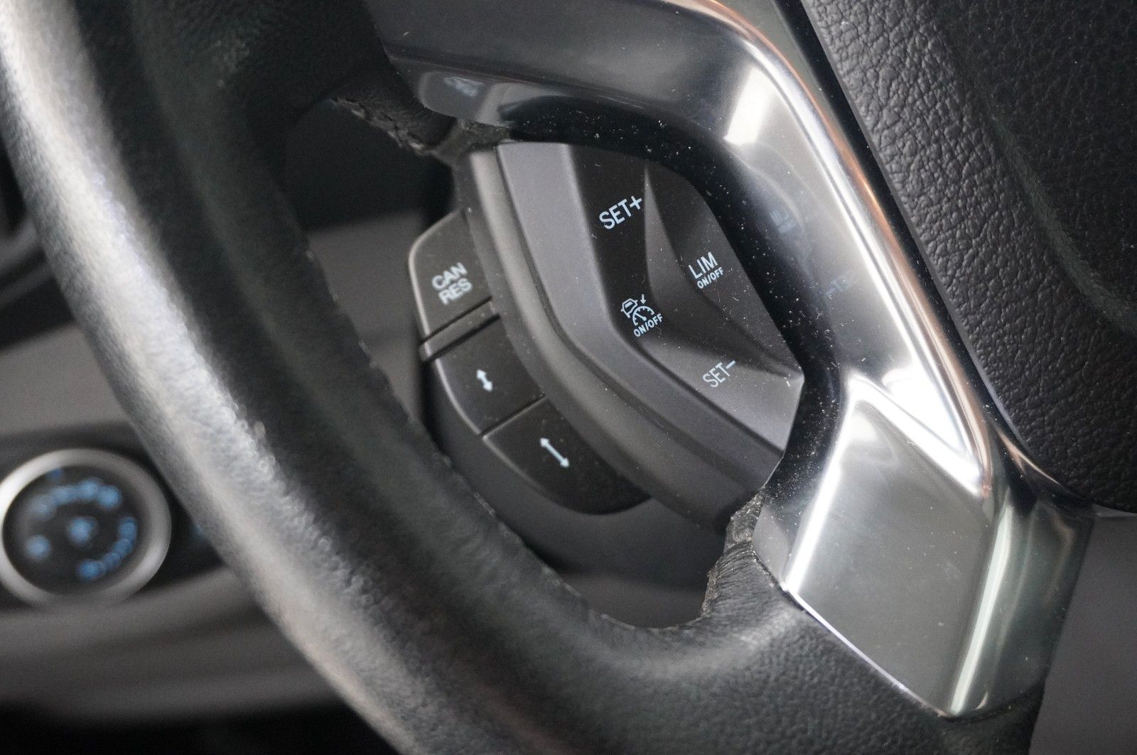 Fahrzeugabbildung Ford Grand Tourneo CONN. 1.5D TITANIUM 7-SITZ NAVI/SH