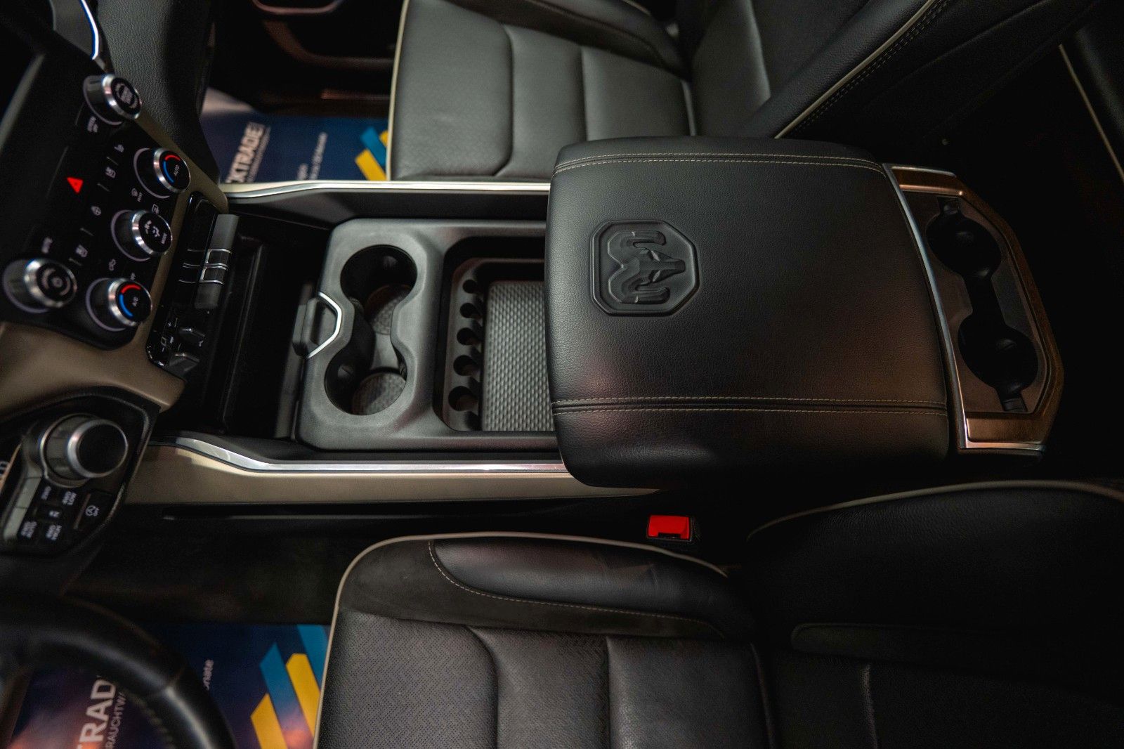 Fahrzeugabbildung Dodge RAM 5.7 V8 HEMI 4x4 Night LARAMIE LONGBED 19%