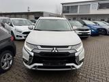 Mitsubishi Outlander PHEV Basis 4WD - Mitsubishi Outlander: Basis