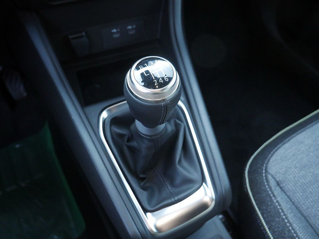 Fahrzeugabbildung Renault Captur Techno TCe 115