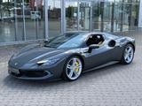 Ferrari 296 GTB, JBL, LIFT, DEUTSCHES FZG AUS 1. HAND - graue Ferrari 296 GTB
