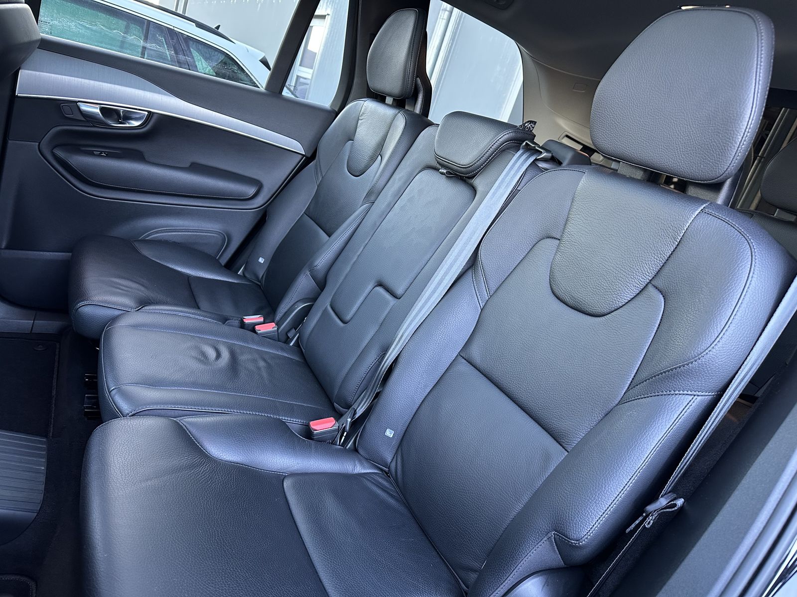 Fahrzeugabbildung Volvo XC90 T8 AWD Inscription 7-Sitzer NAV+LED+VC+PANO