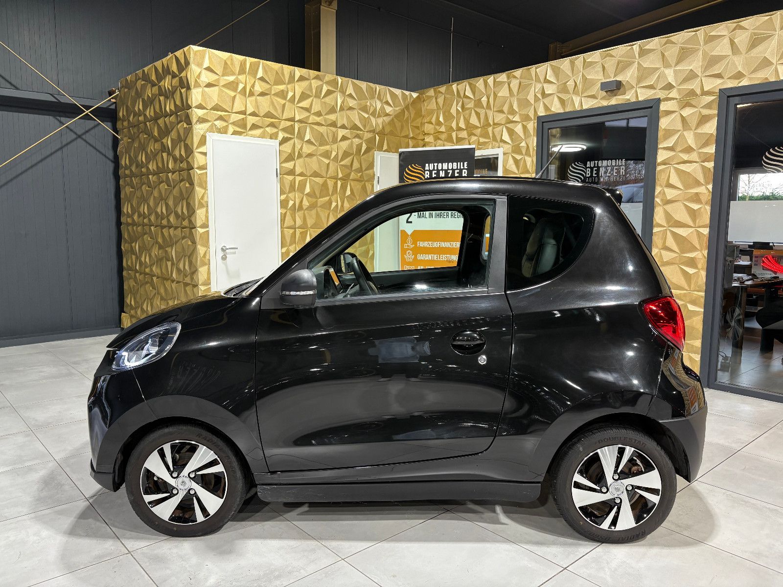 Fahrzeugabbildung Elaris PIO/KAMERA/APPLE/KLIMA/2-SITZ/AUTOMATIK