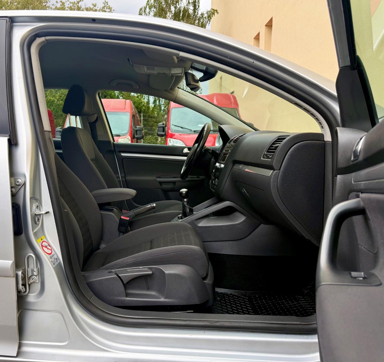 Volkswagen Golf V Lim. Tour 1.4 Zahnriemen TÜV SHZ PDC Alu