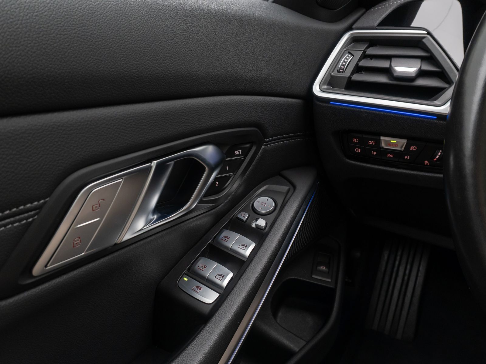 Fahrzeugabbildung BMW 330d xD SportLine DAB Laser DisKey HiFi Panorama