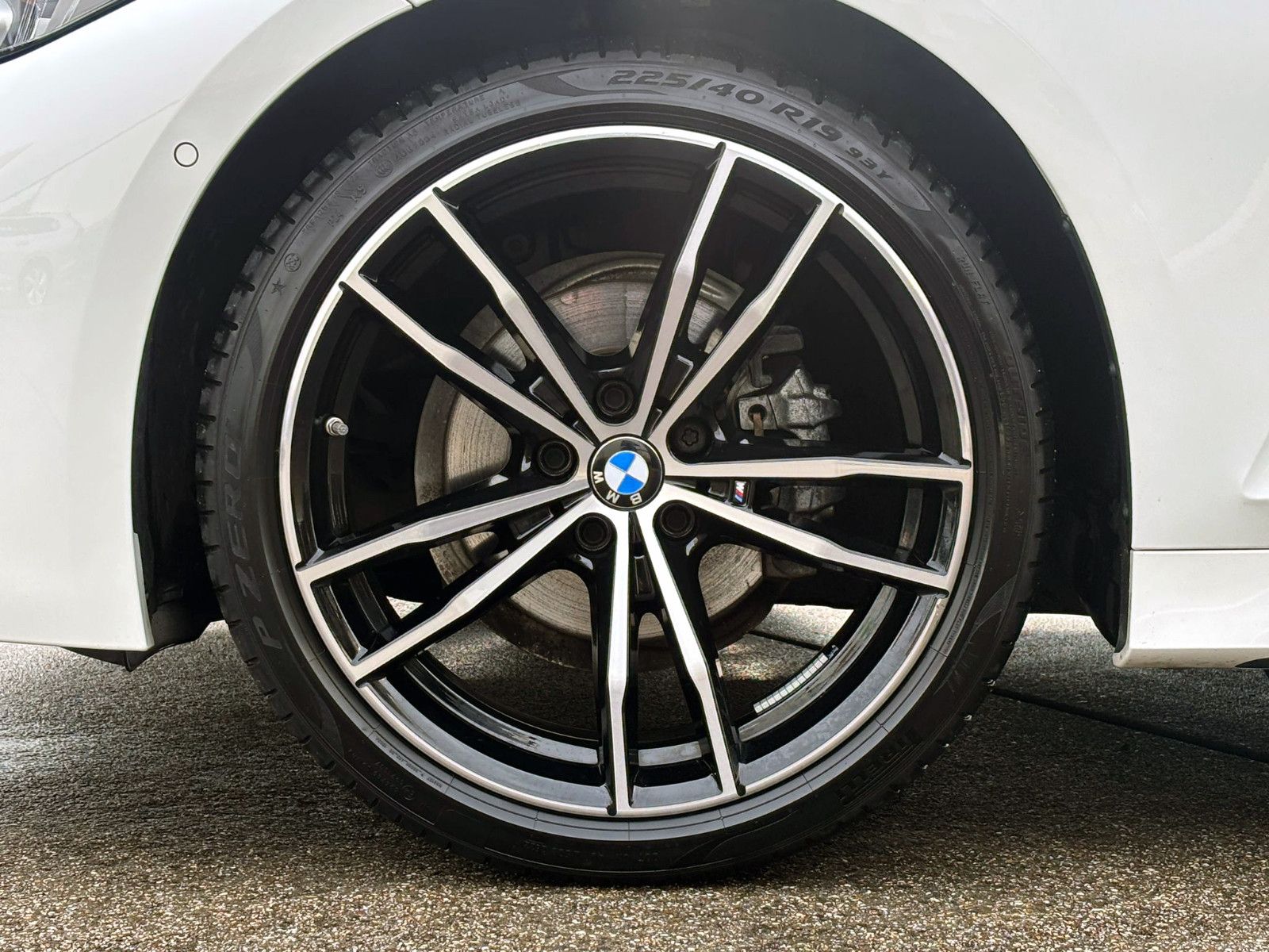 Fahrzeugabbildung BMW 318i Touring M-Sport Steptr. KAM AHK LED SHZ HUD