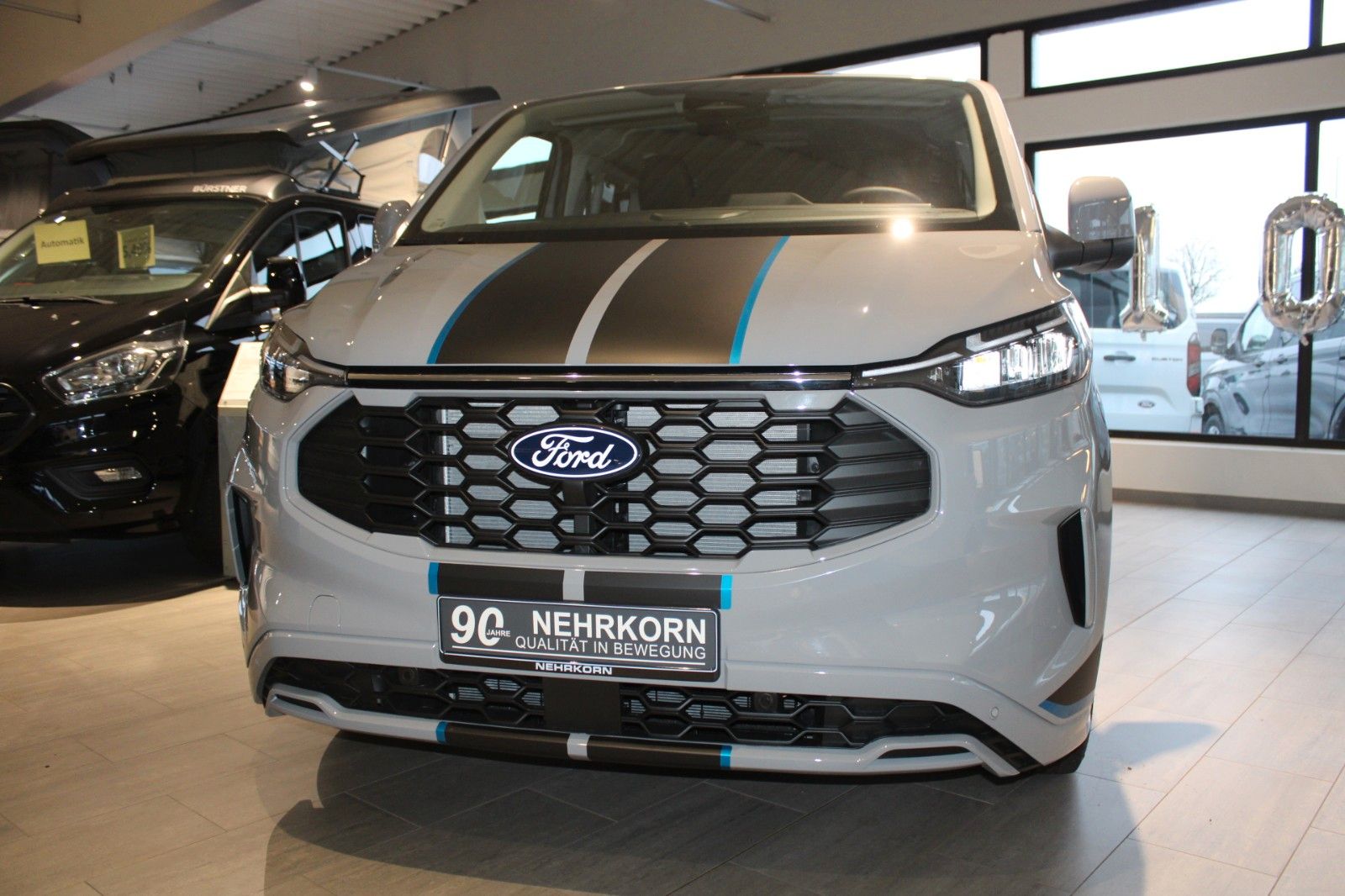 Fahrzeugabbildung Ford Tourneo Custom Automatik L1 SPORT mit AHK + GJR