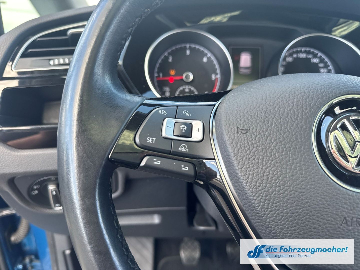 Fahrzeugabbildung Volkswagen Touran Highline 2,0TDi Pano *EXPORT