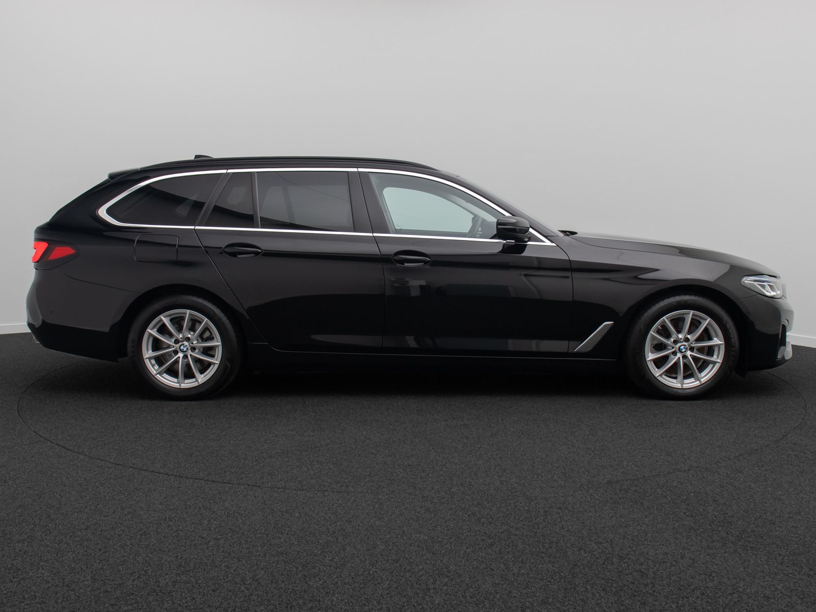 Fahrzeugabbildung BMW 520d Kamera Laser HUD DAB 4xKlima Alarm Komfort