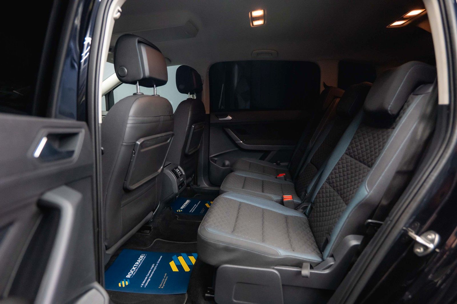 Fahrzeugabbildung Volkswagen Touran 1.6 Comfortline IQ.Drive | 7 Sitze | ACC