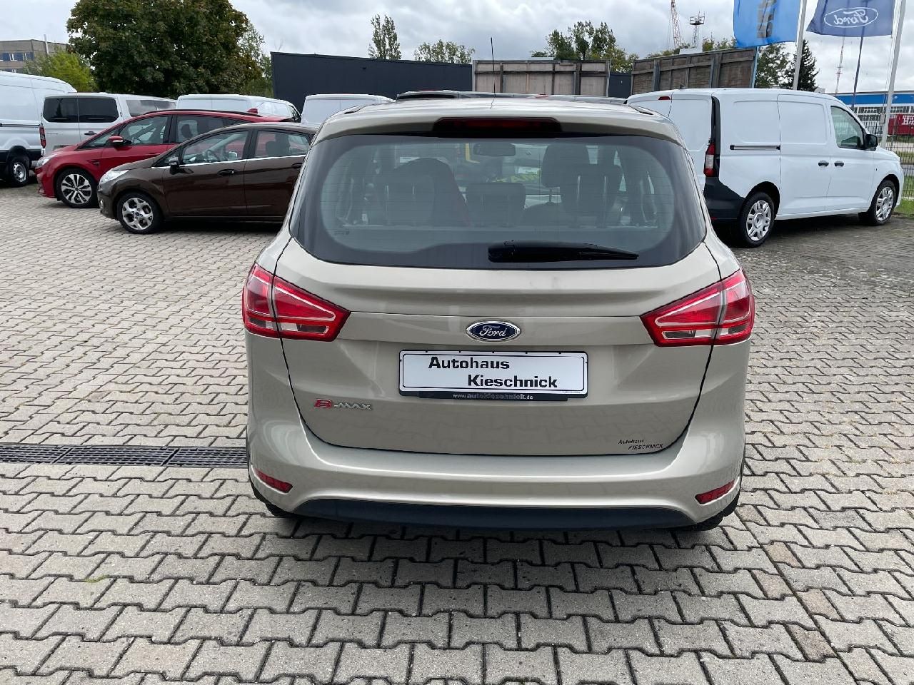 Fahrzeugabbildung Ford B-MAX Titanium, Autom., Kamera, Sitzheiz.