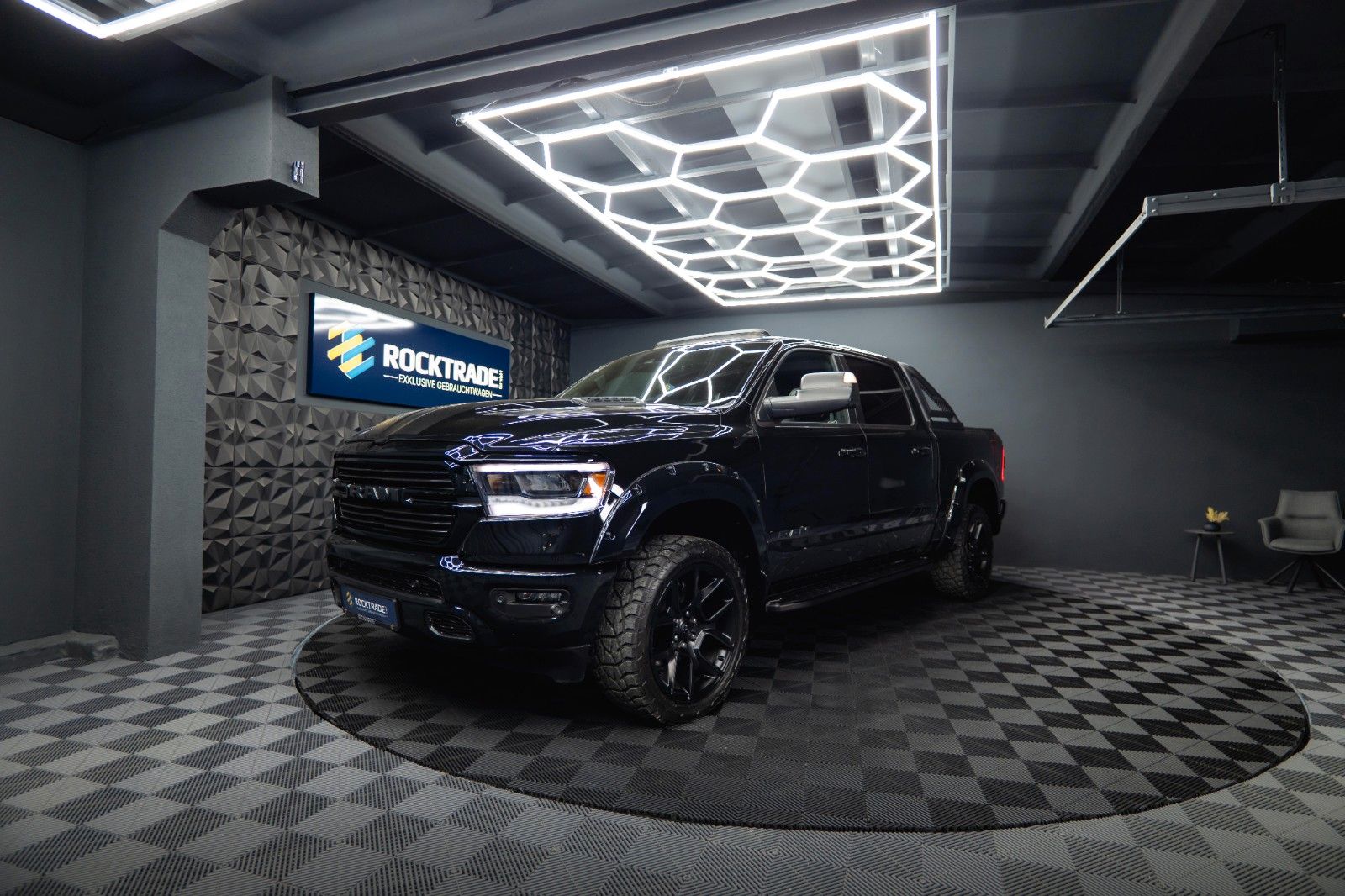 Fahrzeugabbildung Dodge RAM 5.7 V8 HEMI 4x4 NIGHT LARAMIE *Pano*22 Zoll*