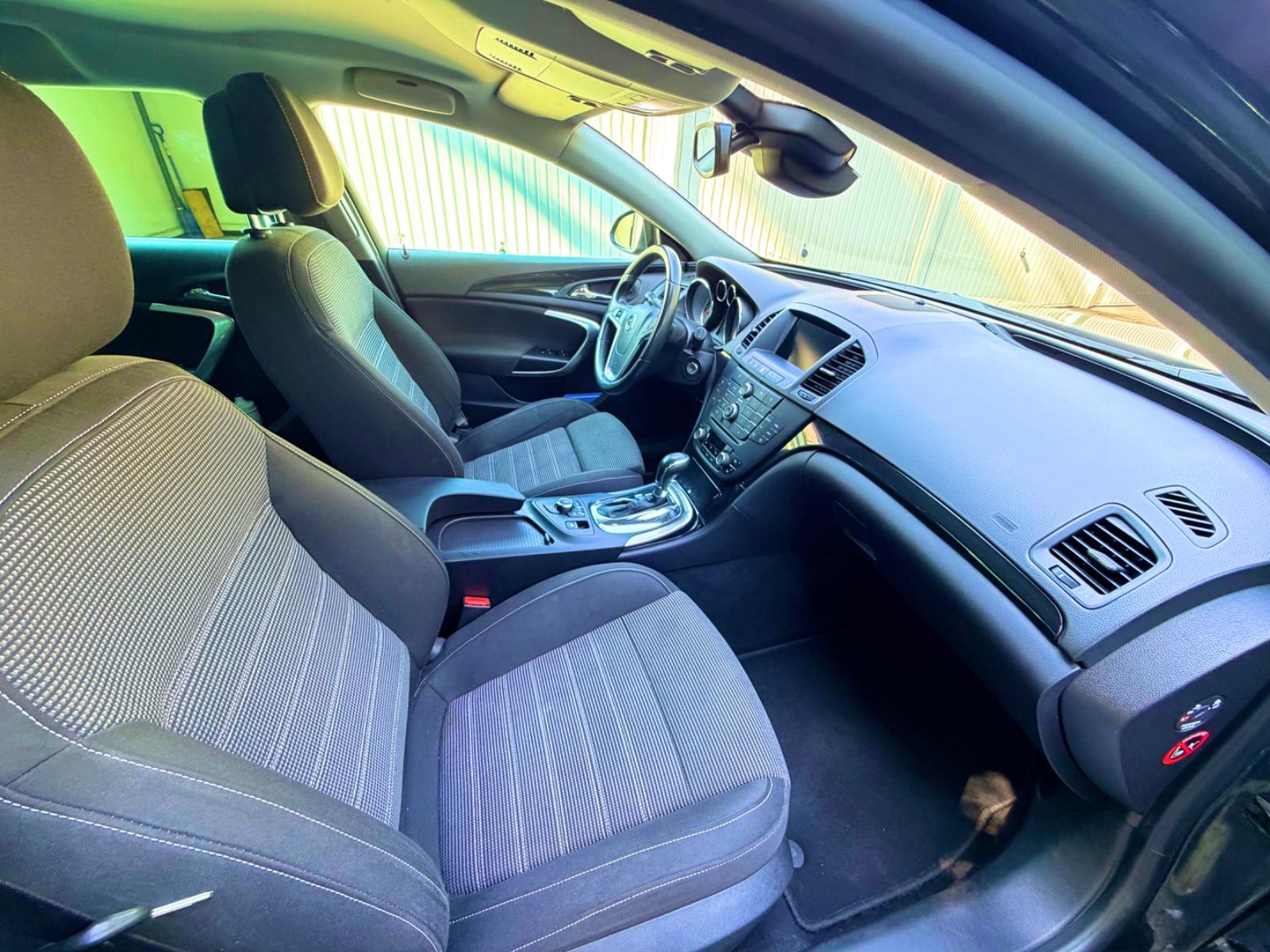 Opel Insignia 2012 — photo 8