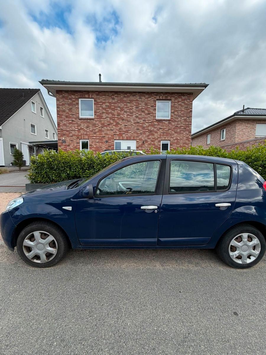 Dacia Sandero 2010 — rear view