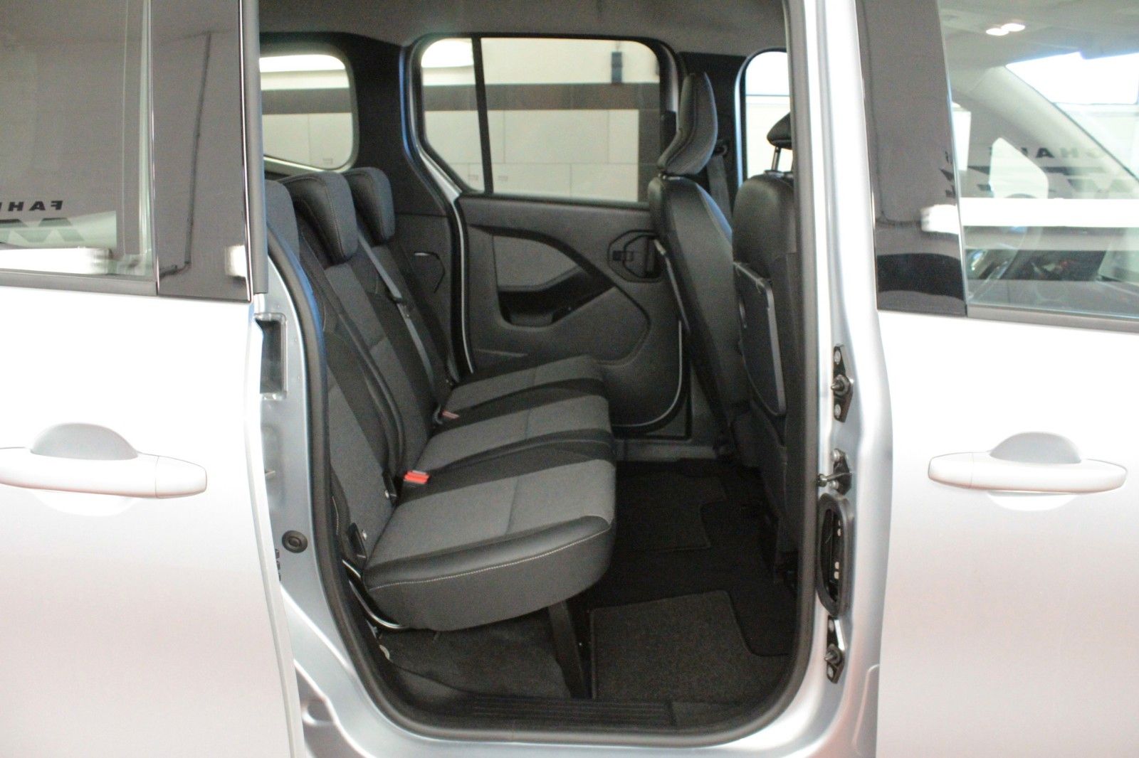 Fahrzeugabbildung Renault Kangoo Tce 130 EDC Techno*Sitzhzg*