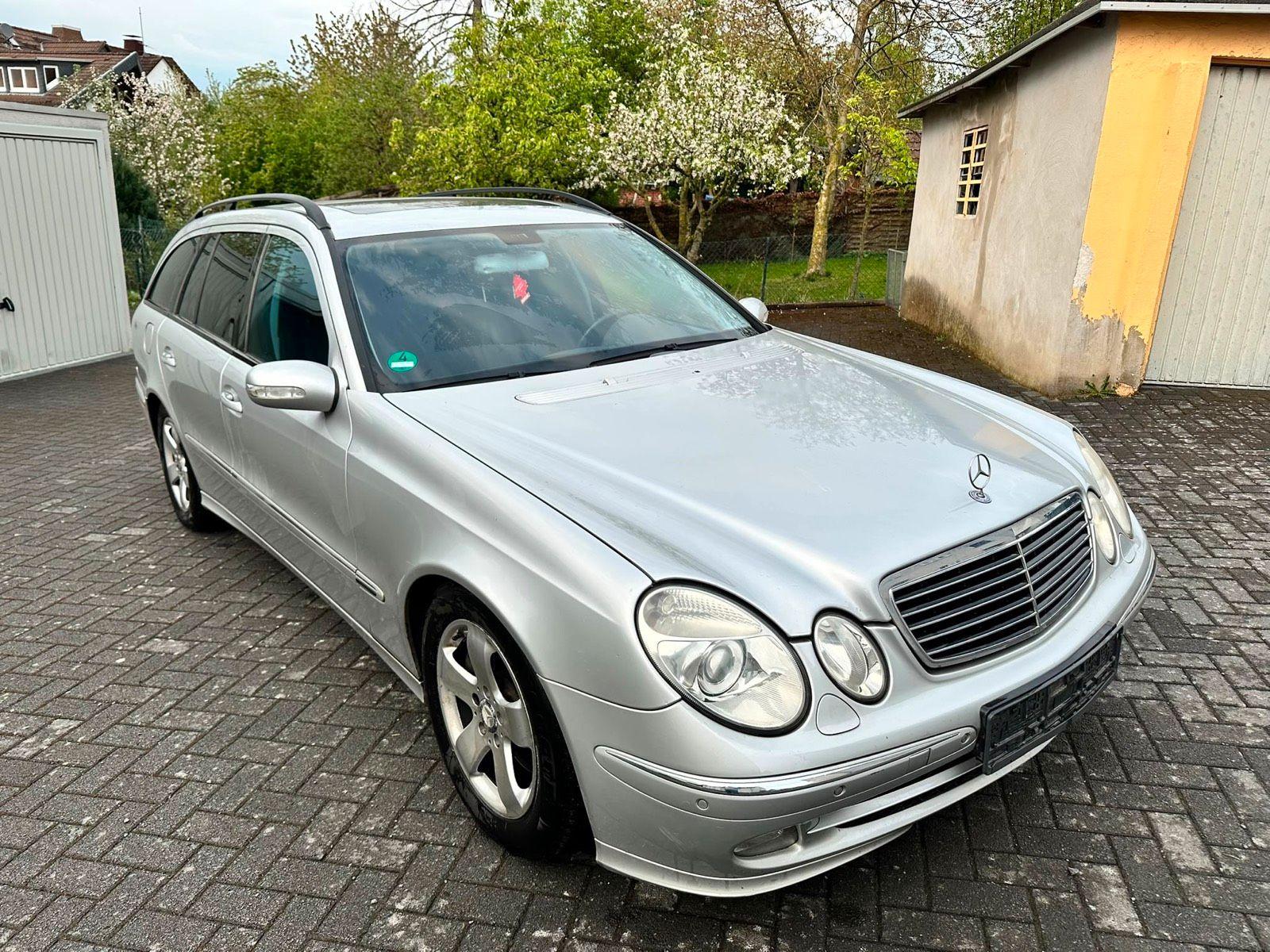 Mercedes-Benz E350 2005 — rear view