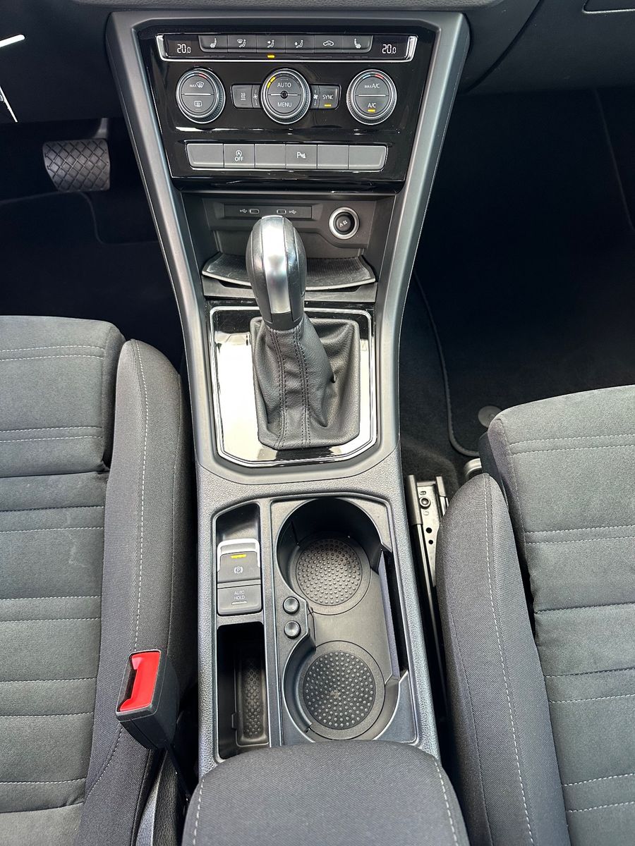 Fahrzeugabbildung Volkswagen Touran 2.0 TDI DSG Highline NAV+LED+ACC+AHK+SHZ