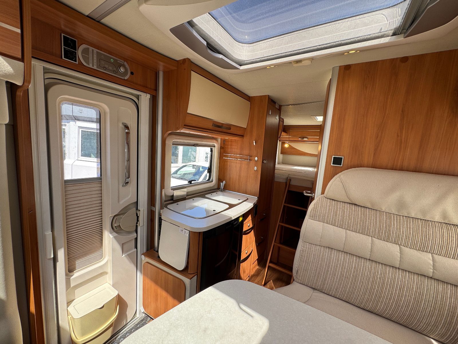 Fahrzeugabbildung HYMER / ERIBA / HYMERCAR EXSIS-T 474 EB FIAT DUCATO 1.HAND SAT TV MARKISE
